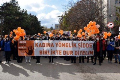 Kırıkkale'de kadına yönelik şiddete karşı yürüyüş düzenlendi