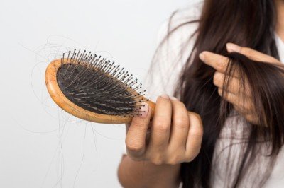 Saç dökülmesi neden olur?