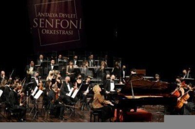 Antalya piyano sesiyle yankılandı