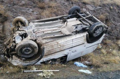 Köpeğe çarpmamak için manevra yapınca takla attı