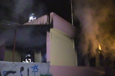 Adanada bir ev yangın sonucu kullanılamaz hale geldi