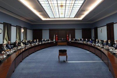 AK Parti MYK toplantısı: ‘Ekonomideki durum 3-4 ay içinde çözülecek’