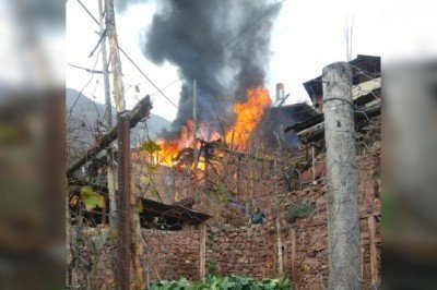 Artvin'de 2 kardeşin evi yandı