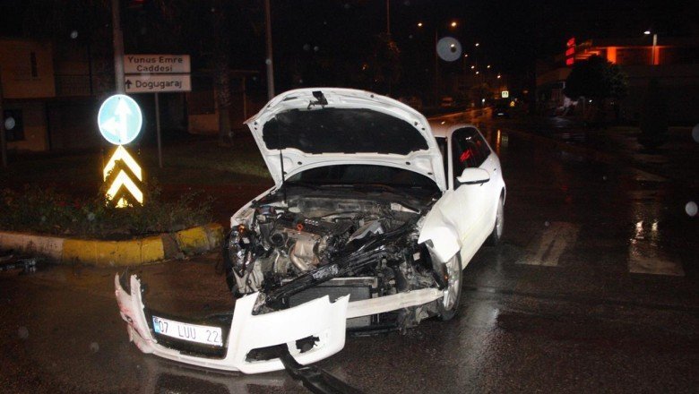 İkazlı trafik ışıklarında kaza: 1 yaralı