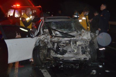 Kırklareli'nde kamyonla otomobil çarpıştı: 2 ölü