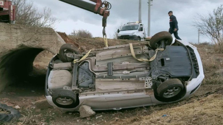 Konyada otomobil menfeze düştü: 2 yaralı