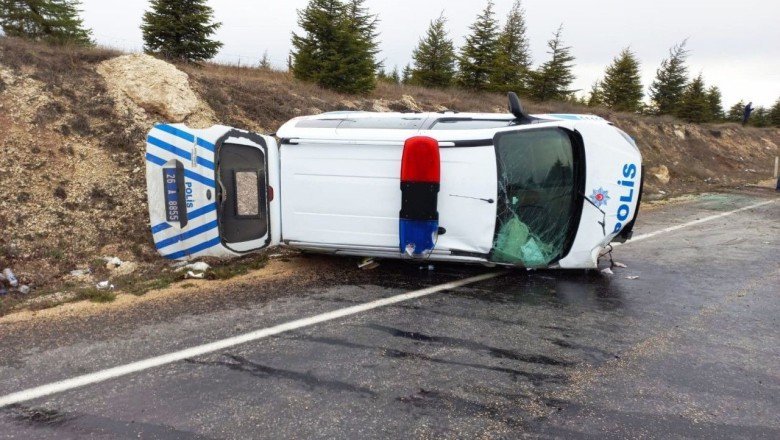 Köpeğe çarpmamak için manevra yapan polis aracı takla attı!