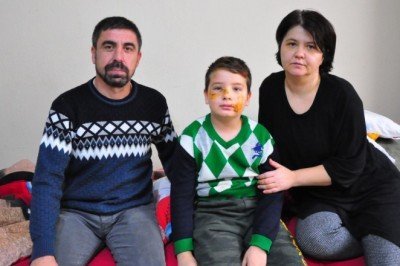 Köpek saldırısına uğrayan Mert'in yüzüne 60 dikiş atıldı