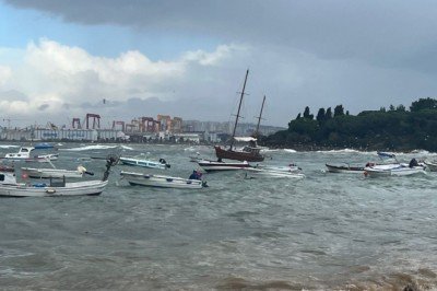 Tuzla'da lodos tekneleri parçaladı!