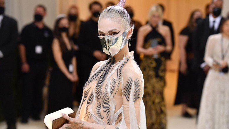 Grimes, kendisini Marie Antoinette'e benzetti: "Eşitsizliğin sembolüyüm"