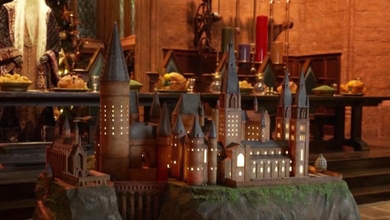 Harry Potter serisinin 20. yılına özel 100 kiloluk Hogwarts pastası