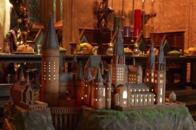 Harry Potter serisinin 20. yılına özel 100 kiloluk Hogwarts pastası