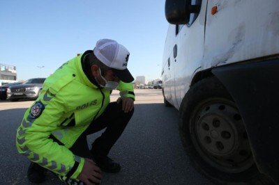Bursa'da polis ekipleri kış lastiği denetimi gerçekleştirdi