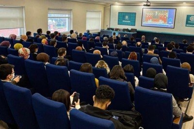 Dünyaca tanınan eğitimciler İstanbul Eğitim Zirvesi'nde buluştu