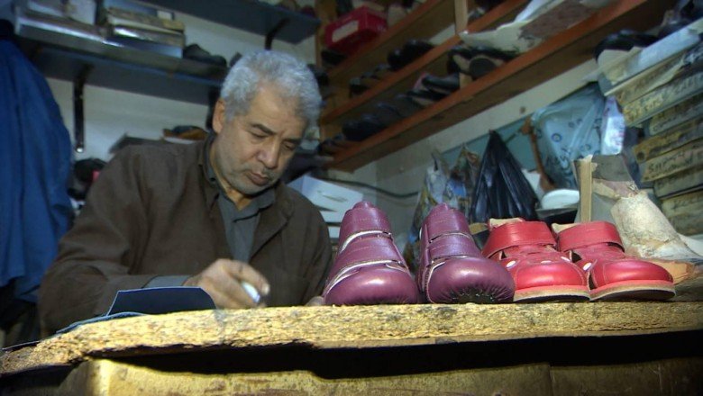 Engelliler onun ürettiği ayakkabılarla yürüyebiliyor