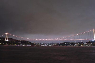 FSM Köprüsü turuncuya büründü