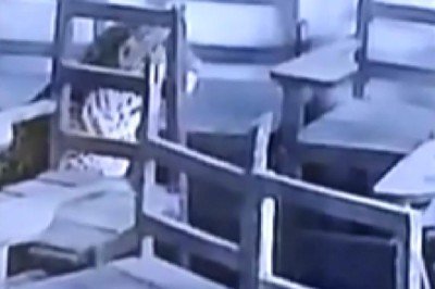 Hindistan'da okula leopar girdi