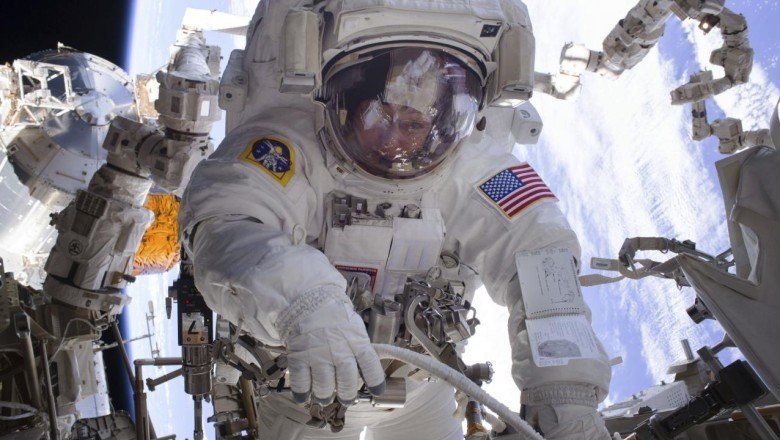 NASA: Astronotların uzay yürüyüşü yörüngedeki çöpler sebebiyle ertelendi