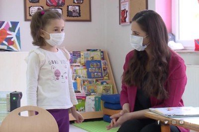 Nurten öğretmene İngiltere'den 'Yaşam Boyu Başarı' ödülü