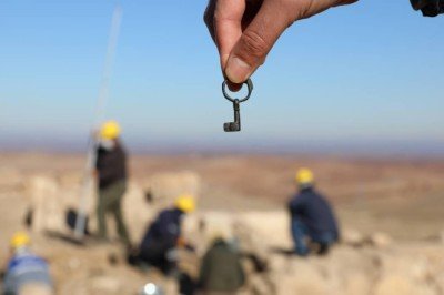 Zerzevan Kalesi'nde anahtarlı yüzük ve flüt bulundu