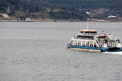 Bozcaada ve Gökçeada feribot seferlerine fırtına engeli