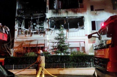 Kadıköy'de 10 katlı binada yangın