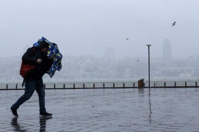 Meteoroloji'den aşırı yağış ve fırtına uyarısı