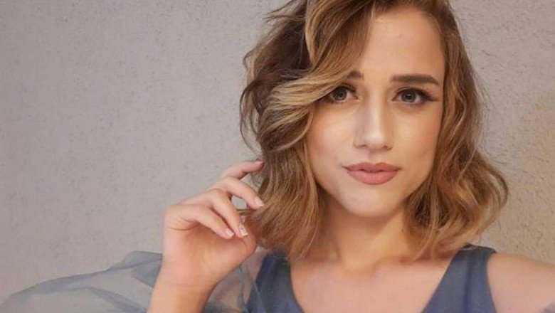 Altın Kelebek ödülünü babasına armağan etti! Zehra Gülüç kimdir, kaç yaşında, nereli? Cennetten Çiçek şarkı sözleri, dinle!