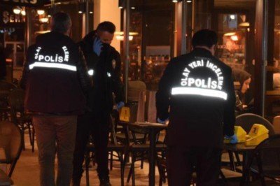 Gençlerin 'kız' kavgası kanlı bitti: 3 yaralı