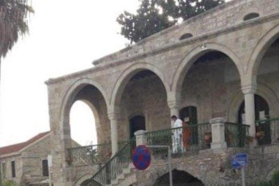 GKRY’de tarihi Larnaka Büyük Camisi'ne çirkin saldırı