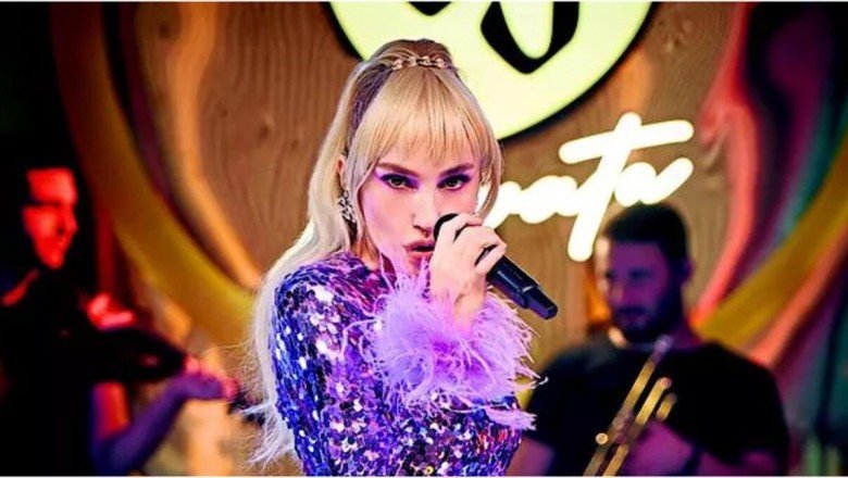 Gülşen açılışta coşturdu