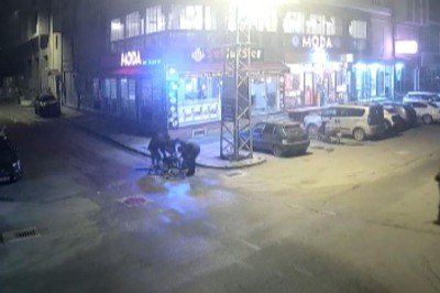 Karsta polis ekibinden yürekleri ısıtan davranış