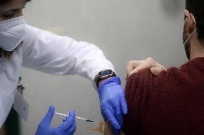 Sahte kolla aşıdan kaçmaya çalıştı