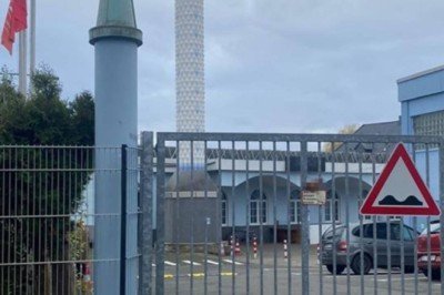 Almanya'da ırkçı saldırı: Cami kapısına domuz başı asıldı