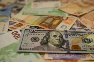 Dolar ve avro haftaya yükselişle başladı