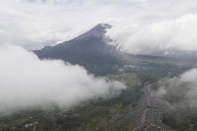 Endonezya'da yanardağ faciası: 22 ölü
