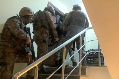 Esenyurt'ta helikopter destekli uyuşturucu operasyonu: Çok sayıda gözaltı 