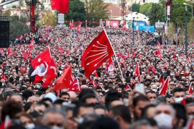 Ey Saray, geliyor gelmekte olan