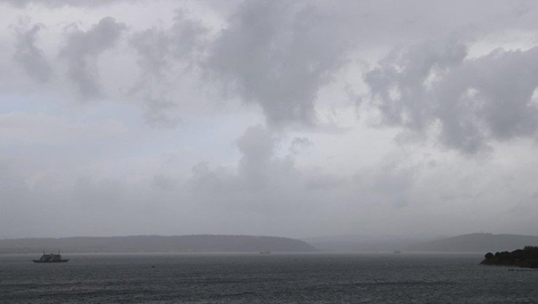 Gökçeada feribot hattında fırtına nedeniyle sefer iptalleri
