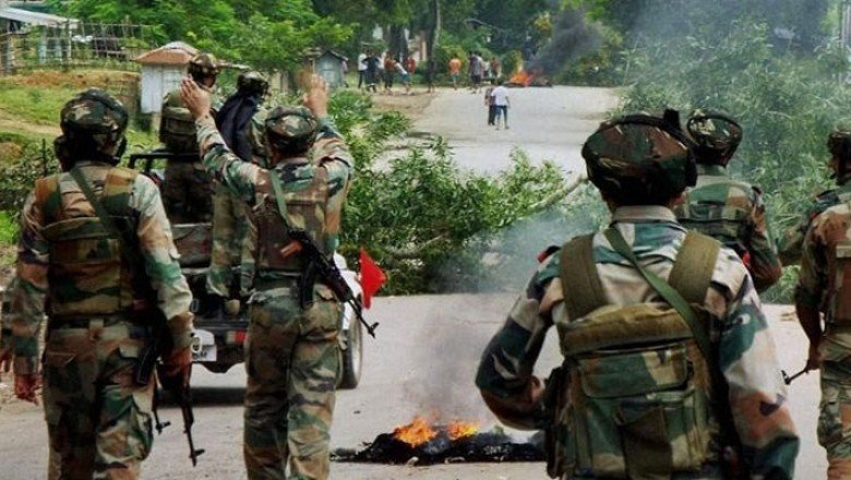 Halka ateş açıldı