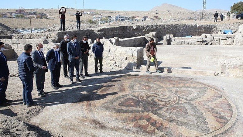 İç Anadolu’nun en büyük mozaik yapısına ulaşıldı