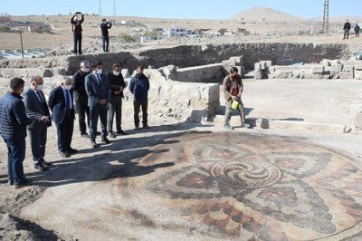 İç Anadolu’nun en büyük mozaik yapısına ulaşıldı