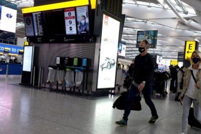 İngiltere, ülke dışından gelen tüm yolculara test zorunluluğu getirdi