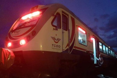 Manisa'da yolcu treninin çarptığı adam yaşamını yitirdi