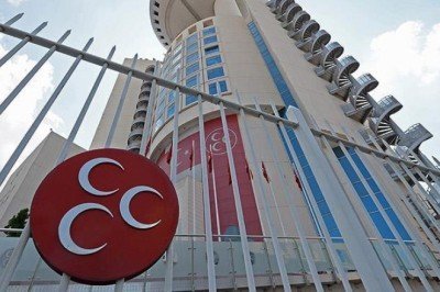 MHP’den Türkeş’in ailesine karşı ‘Türkeş Vakfı’ hamlesi