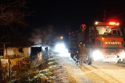 Tartıştığı amcasının oğlunu vuran şüpheli, evini ateşe verdi