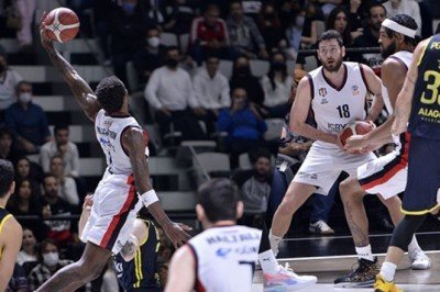 Beşiktaş Icrypex Takımı -  Fenerbahçe Beko: 74-82
