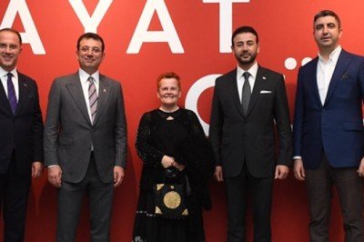 Beşiktaş'ta Hayat Seninle Güzel sergisi ziyarete açıldı