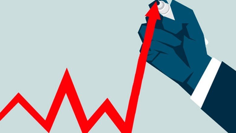 Cumhuriyet yazarı Sağlam: Ekonomi yönetimi ya gerçekten hiç işi bilmiyor ya da enflasyonun bilinçli olarak artmasını istiyor