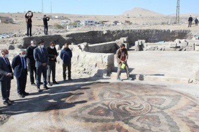 İç Anadolu’nun 'en büyük mozaik yapısı'na ulaşıldı